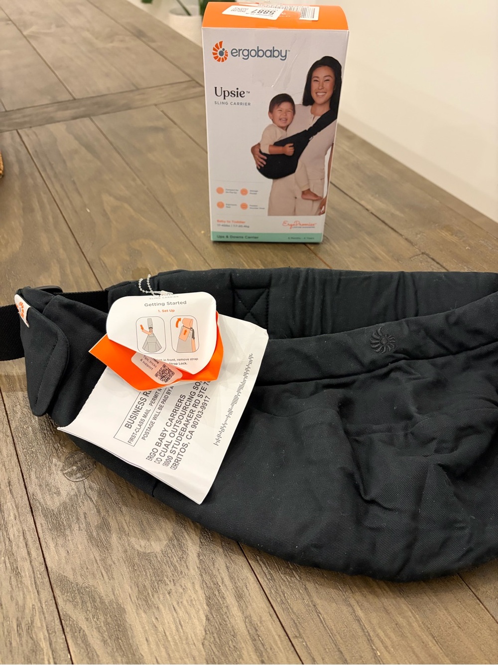 Ergobaby Upsie in Black NWT